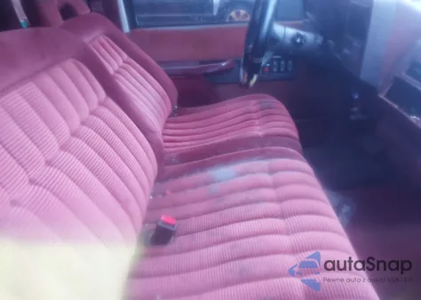 1992 Chevrolet Gmt-400 C1500 из США, поврежденный, VIN 2GCEC19H6N1169835